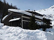 Chalet Val Rogoney at Independent Ski Links