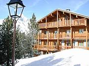 Le Chalet Des Neiges at Independent Ski Links